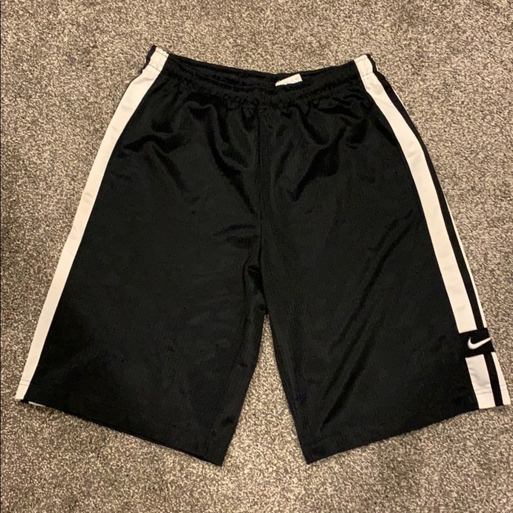 Boys Nike shorts size large good condition
